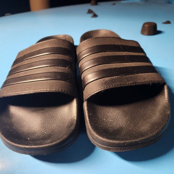Adidas M11- ADILETTE ALL BLACK SANDAL - Picture 4 of 5
